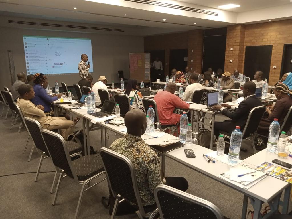 Commune_de_Ndom's tweet image. Atelier sur la communication digitale💻, deuxième journée, échange🔄 avec les Maires.
@MINDDEVEL1 
@FEICOM1 
@giz_gmbh