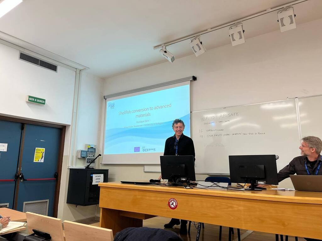 MooresResearch's tweet photo. What a great slate of speakers on Day 2 at the #Bluebio workshop @bluebiocofund @unifg_official @unifg @starfacilitycentre Lene Lange &amp; Giuseppe Falini #BlueBiomass #Circularity #secretome #CalciumCarbonate #Valorisation https://t.co/WdVsJNK83D https://t.co/uTavppvwB6