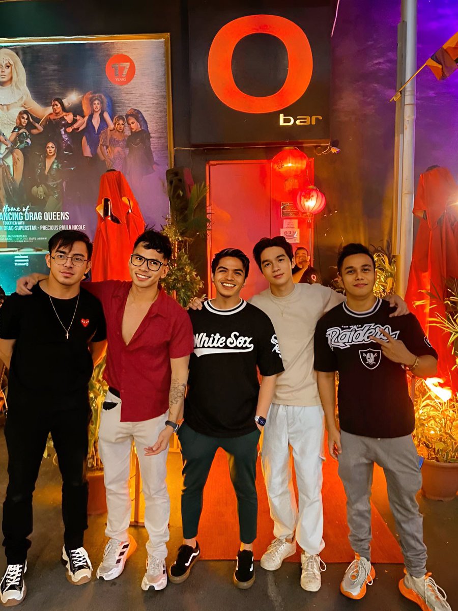 vhin2x's tweet image. Last Friday night at O!!! 😎😎😎 #groupselfie #groufie #bonding #friends #friendship #friendshipgoals #friendsforever #friendsforlife #friendsforkeeps #obar

Is what you're
Thinking 
Keeping you alive.

Or

Preventing you
Form living?... 😇😇😇