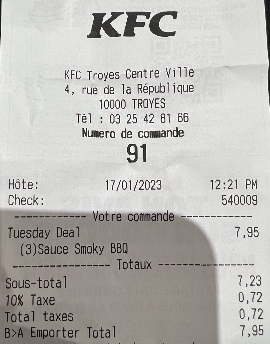 LeoTechMaker's tweet photo. Juste pour me rendre compte, je voulais voir la différence de prix entre aller chercher sa bouffe et commander sur UberEats.

+ de 3 fois le prix. La même commande. (Et pourtant j’ai Uber Gold)

C’est une dinguerie qu’autant de gens utilisent encore à ce point ces systèmes là 😅 https://t.co/zd6c3DkMLF