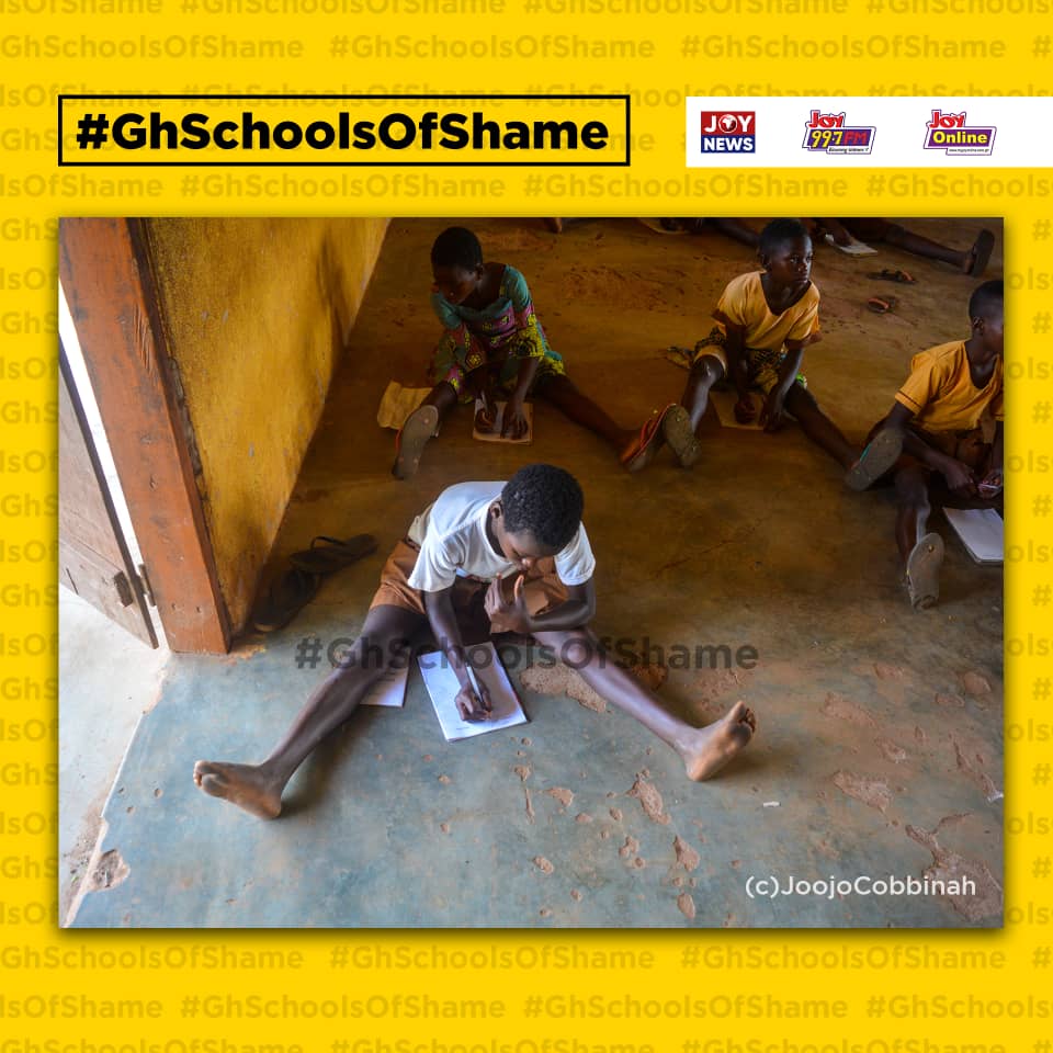 JoyNewsOnTV's tweet photo. Photos- Ghana's Schools of Shame: Over thirty-thousand pupils lack furniture in North East Region.  #JoyNews #GhSchoolsOfShame https://t.co/IXNlTSt4jc
