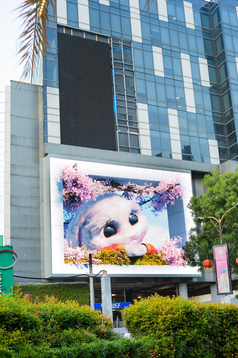 smmegamall's tweet photo. Xin Nian Kuai Lei from Bob the Bunny! #ExperienceMega as he surprises you at the busy streets of EDSA this #LuckyYearofTheRabbitAtSM Megamall! Catch, look, and take photos with him at the LED, Mega Fashion Hall! π https://t.co/cQMr5gWSuI