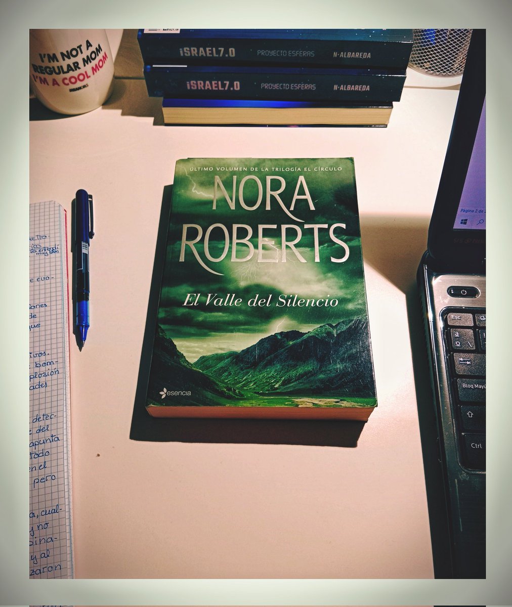 N_Albareda's tweet image. Esta Navidad me fui a casa con este libro que me tocó en el amigo invisible literario
#Atrapavientos
#Librosqueimportan