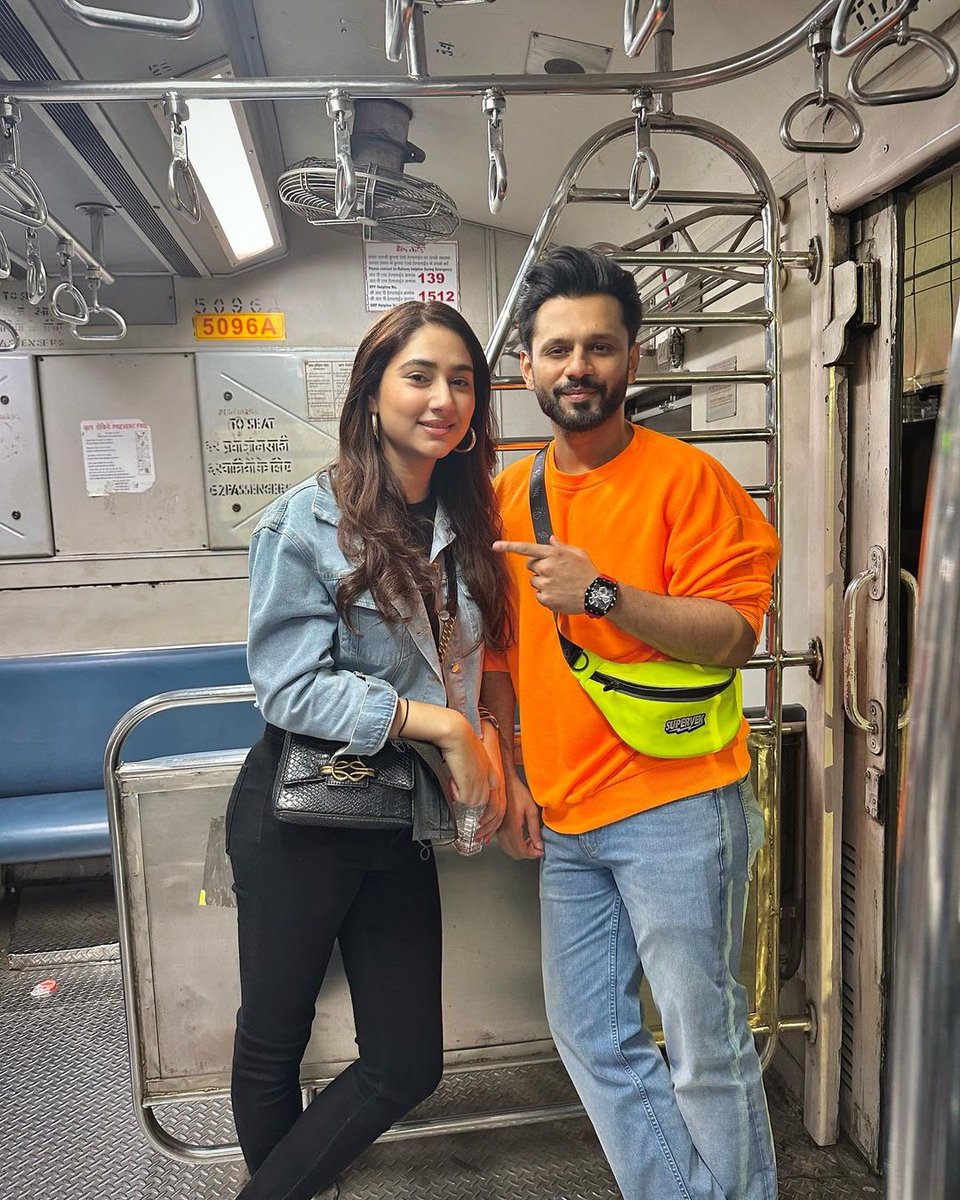 Making sure to pose in the only rare moment when Mumbai locals are not crowded 😜

#rahulvaidya #dishaparmar #rahulvaidyafanclub #rahulvaidyafans #rahulvaidyabigboss #rahulvaidyafanpage #dishaparmarfanclub #dishaparmarvaidya