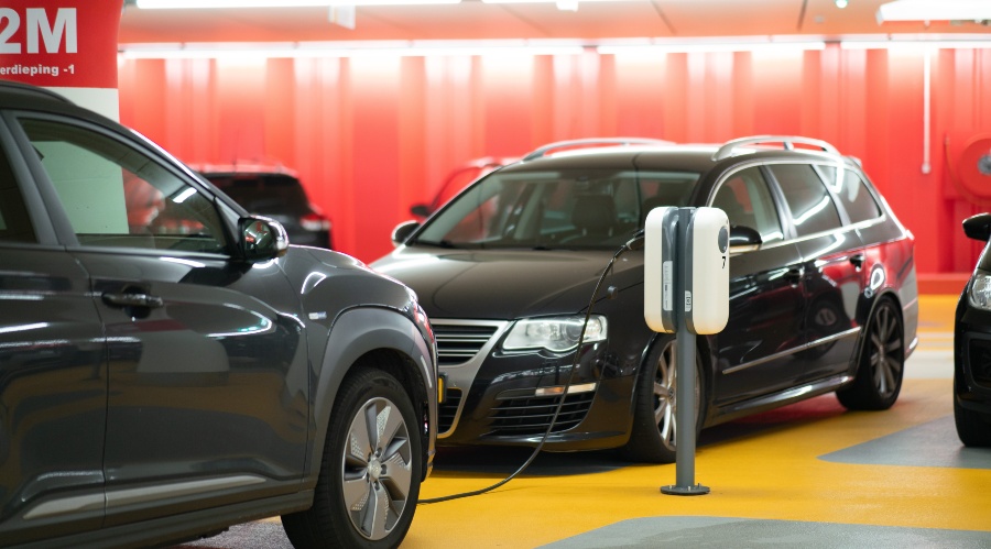 Are #Hydrogen #FuelCells Safer Than EVs? - Both types are becoming more ubiquitous worldwide, with many countries setting goals to eliminate internal combustion engines (ICEs) in the next few decades - bit.ly/3wan98A #HydrogenNow #HydrogenEconomy #HydrogenNews #H2