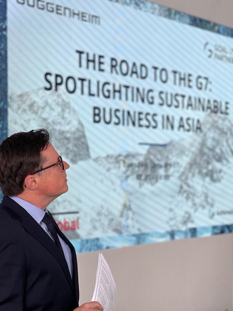 hubculture's tweet image. An interesting conversation taking place in the #hubculture  #icehouse now, put on by #handshakepartners - starting out with a conversation on how the possibility of fusion in the next 30 years can bring us to #netzero