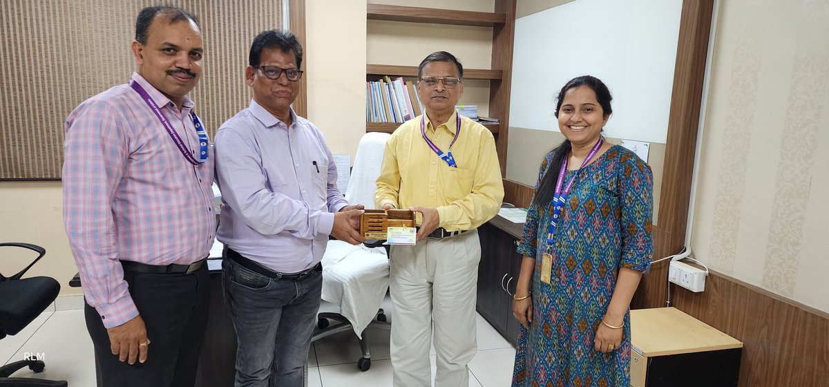 SDTEOdisha's tweet image. Students of @ttitakatpur created some amazing handmade wooden products and presented the same to @SDTE_Odisha Department. Smt. @ushapadhee1996, Principal Secretary interacted with students and staff &amp;amp; appreciated their skills and quality. #EarnWhileLearn