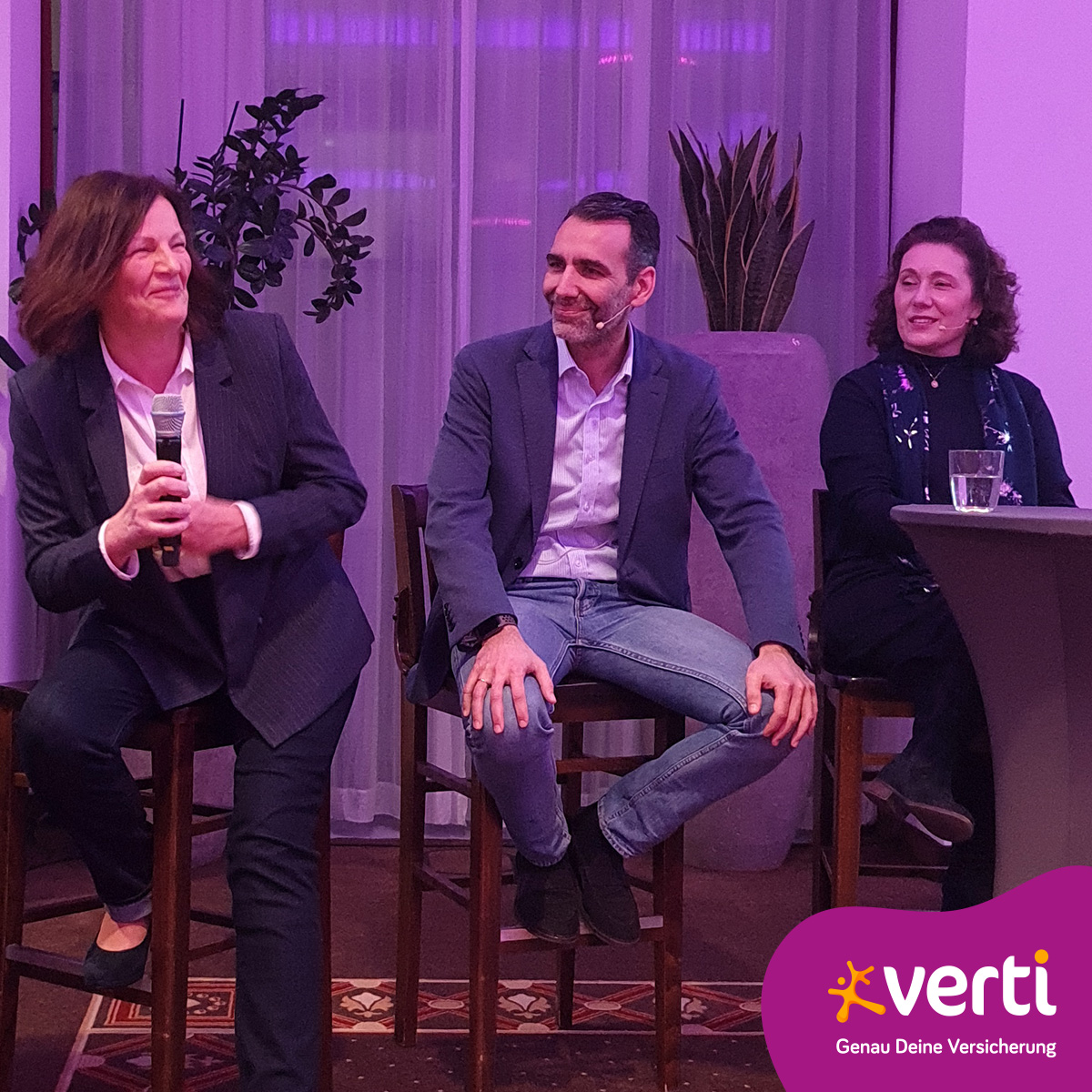 Verti_DE's tweet photo. Beim #Kickoff-Event informiert unser #ManagementBoard in einer Talkrunde unsere Mitarbeitenden über die Prioritäten 2023. Anschließend konnte das #TeamVerti eigene Fragen platzieren, um das Verständnis für unsere strategischen Projekte &amp; unserer Roadmap im Jahr 2023 zu schärfen. https://t.co/xdvLLysS24