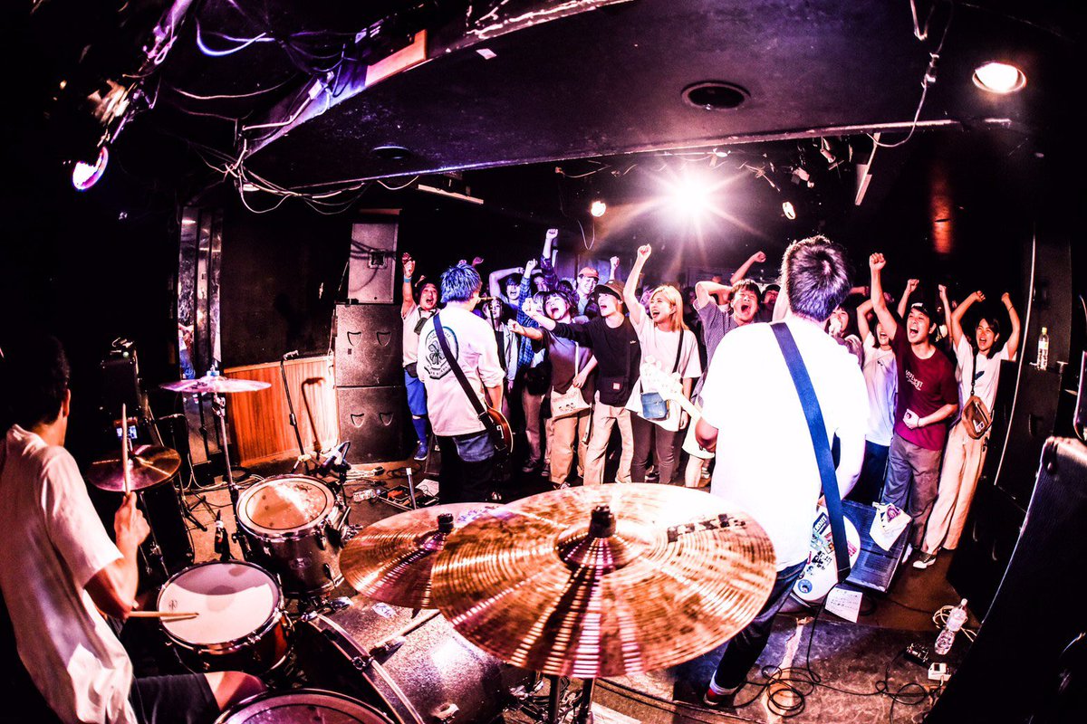 BEAKS_Official's tweet photo. 【大切なお知らせ】

この度BEAKSは
4月23日(日)のワンマンライブをもちまして無期限活���休止とさせて頂きます。

残りのライブも全力で歌い切ります。
是非遊びに来てください。

よろしくお願い致します。
　　　　　　　　　　　　　BEAKS 一同 https://t.co/TgU9C0BvlE