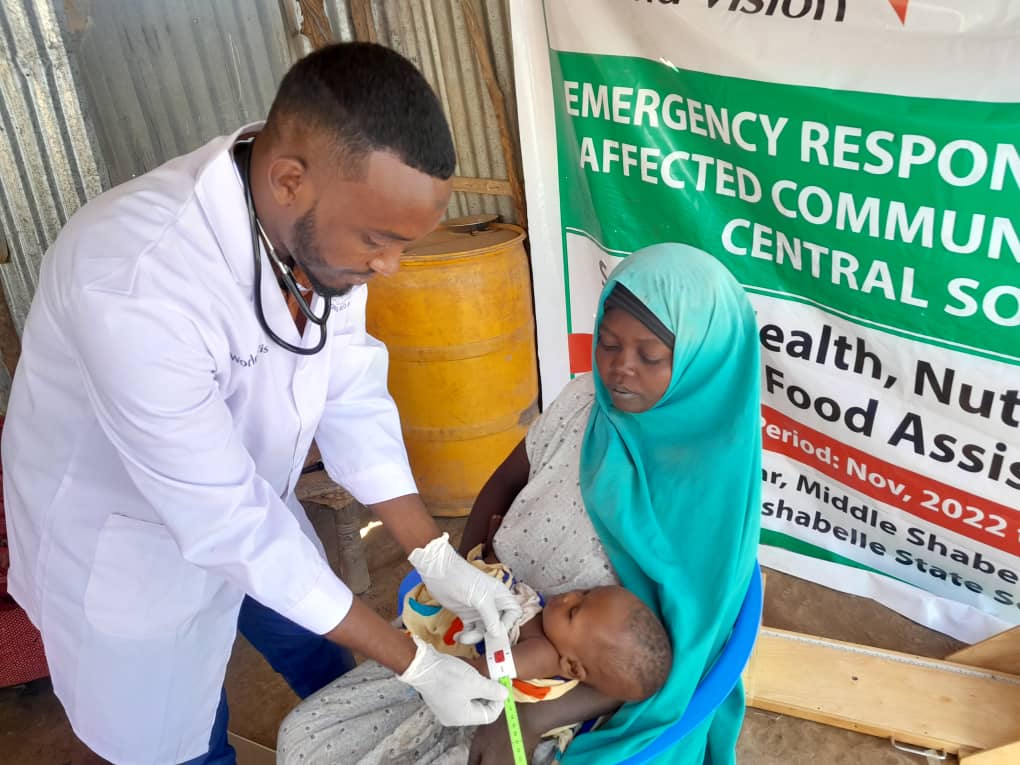 ReliefSomali's tweet photo. Our mobile outreach team are working with @mothers and #U5 severely malnourished children. At #Towfiq or #Airport IDP in #Jowhar the situation is very worrying but we here to change that thanks to @WVSomalia   @WorldVisionUSA https://t.co/msCtlo4Gah