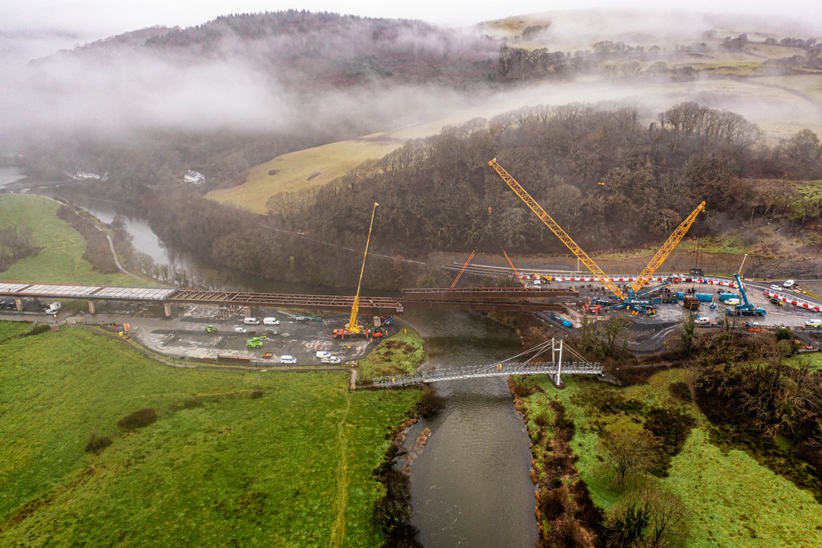 AlunGriffiths_'s tweet photo. Update from Project Manager, Julian Davies at Dyfi Bridge!

The team ended 2022 on a high with the successful completion of the major crane lift at Dyfi Bridge.

#webuildbetter #civilengineering #bridgeconstruction https://t.co/JVTdx2duqc
