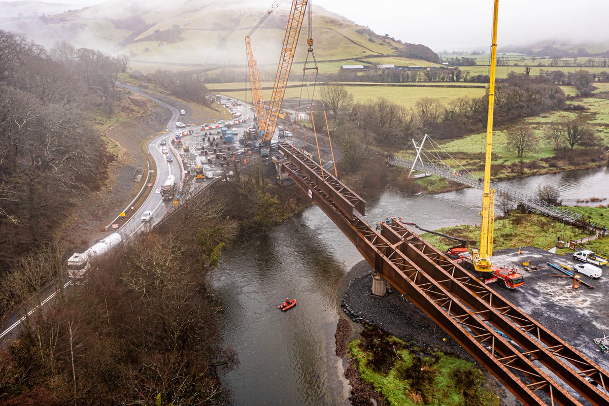 AlunGriffiths_'s tweet photo. Update from Project Manager, Julian Davies at Dyfi Bridge!

The team ended 2022 on a high with the successful completion of the major crane lift at Dyfi Bridge.

#webuildbetter #civilengineering #bridgeconstruction https://t.co/JVTdx2duqc