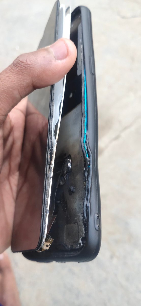 neutral_twt's tweet photo. मेरा realme c3 मोबाइल जो मैंने 6 महीना खरीदा था आज उसका अंतिम दिन था
जय रियल मी मोबाईल
@MadhavSheth1 @realmeIndia @realmeTechLife @realmecareIN @realme
#realmec3 #Realme #realmecommunity https://t.co/lHGj6Isz1p