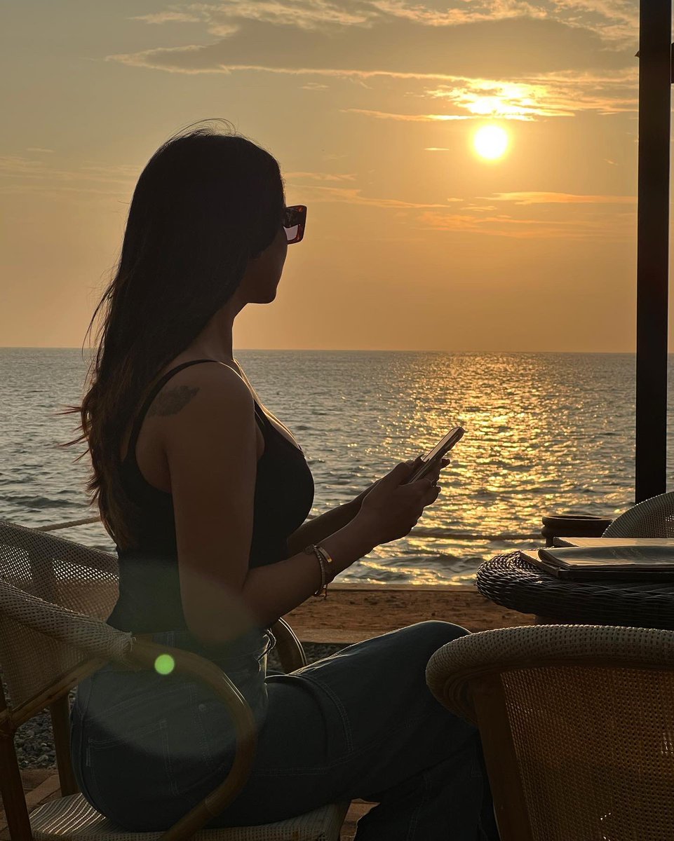 sonalchauhan7's tweet image. Hope you’re having a magical evening wherever you are 🌅✨
#love #magic #gold #SonalChauhan