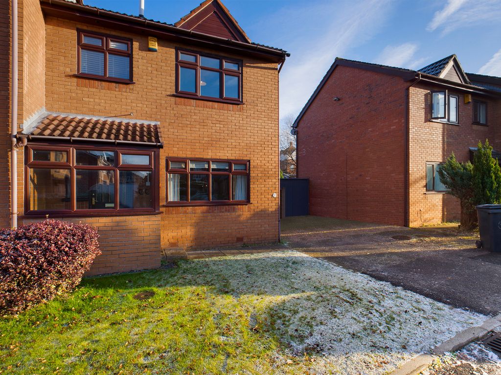 EweMoveFormby's tweet photo. This fantastic, three-bed semi-detached house is for sale with no onward chain in #Ormskirk, and it could make an ideal home for a first-time buyer or a growing family!😀

Contact us 24/7 to arrange a viewing or book an appointment online.

https://t.co/ZraWIvFl1X https://t.co/5tqLY9tLK8