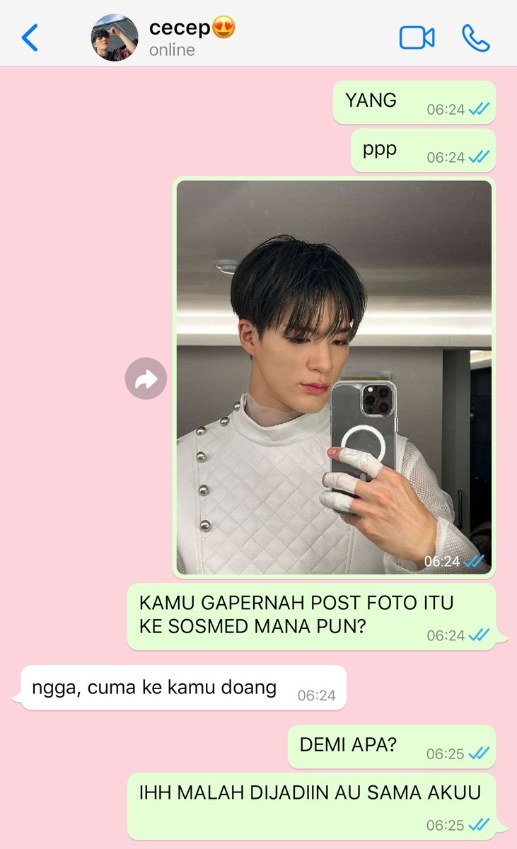 titikfiksi's tweet image. actor dan author

— jeno ft. dreamies au