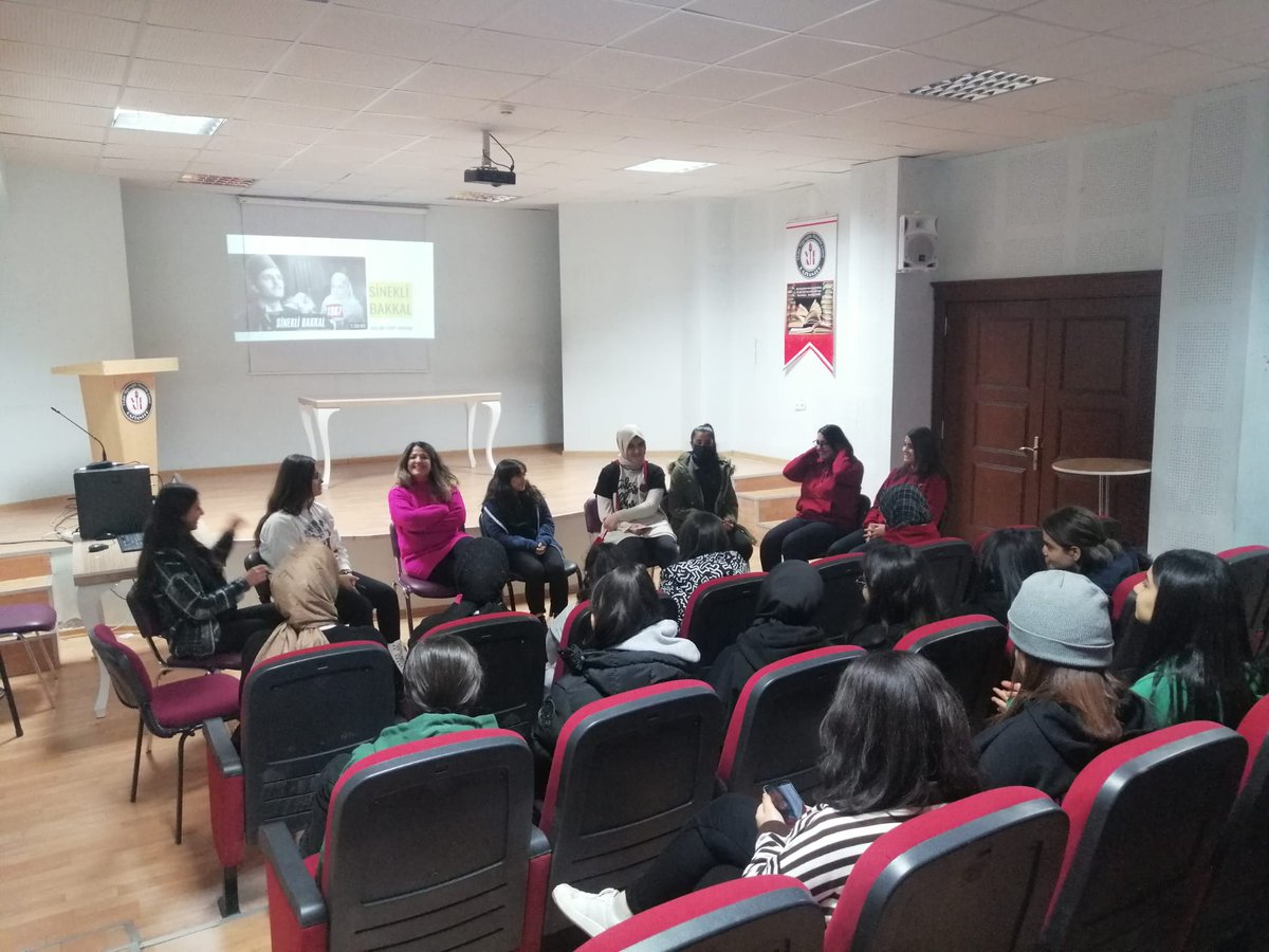 GAZIANTEPVETAL's tweet photo. Vedat Topçuoğlu Anadolu Lisesi "Ben Okuyorum Gaziantep Okuyor Projesi " öğrenci kitap halkası toplantısı mı "Halide Edip Adıvar'ın Sinekli Bakkal romanı üzerine okulumuz Türk Dili ve Edebiyatı öğretmeni Arzu Kavak Ekinci katkılarıyla gerçekleştirdik.@ https://t.co/SZN7BcoAv2