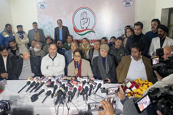 JagbaniOnline's tweet photo. ਜੰਮੂ 'ਚ ਡੈਮੋਕ੍ਰੇਟਿਕ ਆਜ਼ਾਦ ਪਾਰਟੀ ਦੇ 2 ਸਾਬਕਾ ਨੇਤਾ ਕਾਂਗਰਸ 'ਚ ਹੋਏ ਸ਼ਾਮਲ
https://t.co/3jQwwPXui8
#JammuKashmir #Congress #DemocraticAzadParty #Nationalnews #Jagbani https://t.co/WD6uVLPxK0