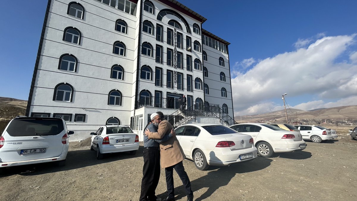 Seyda Molla Mahsum Şentürk Hocamızın vefatının sene-i devriyesinde rahmetle anıyoruz.

Medresesinde gerçekleştirilen anma programına ilçe müftümüz ve hocalarımız ile birlikte iştirak ettik.
Rabbim mekânını cennet eylesin.

📍#ahlat