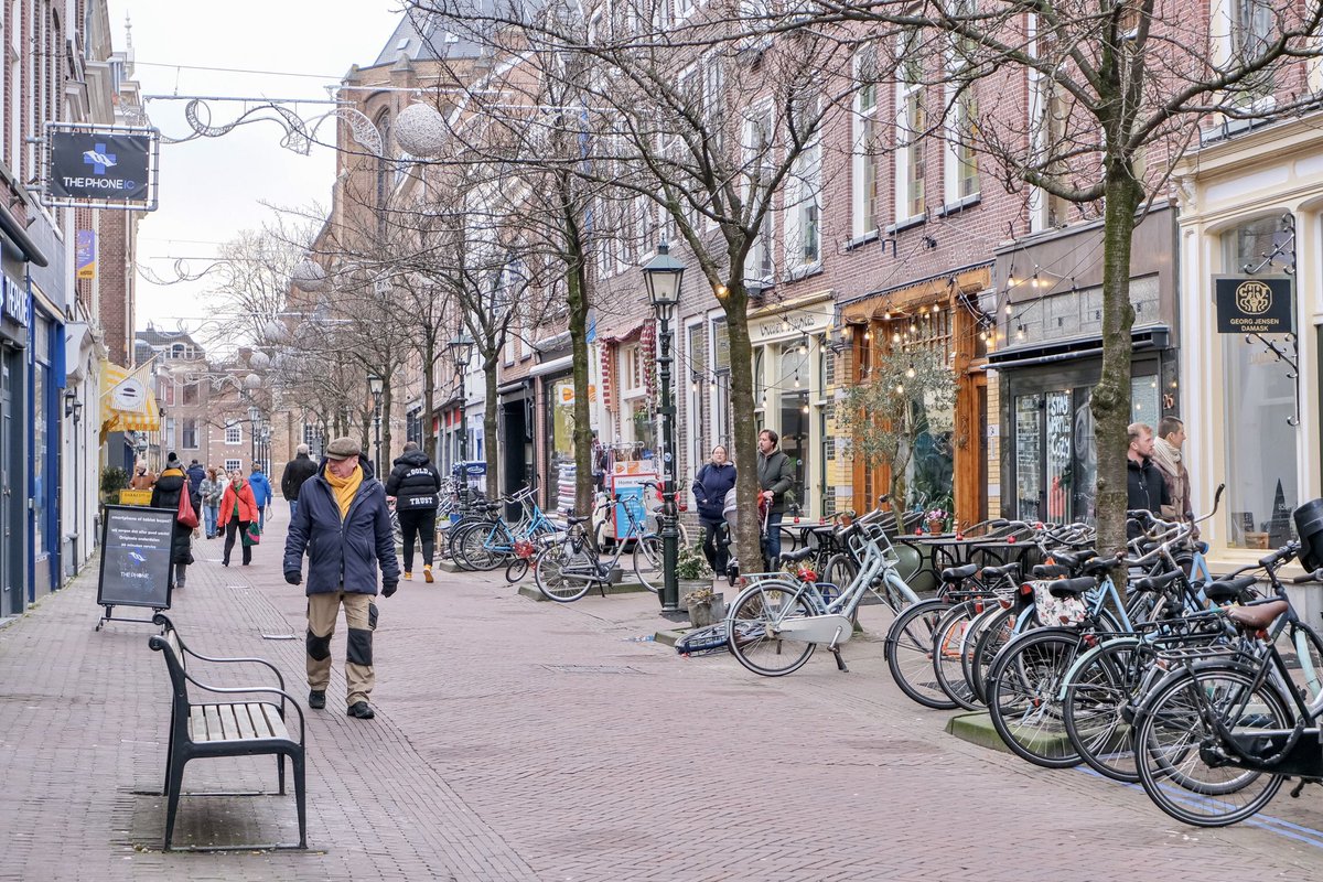 modacitylife's tweet photo. We’re not saying cities should ban cars.

We’re arguing they should stop privileging and prioritizing motor vehicles at the expense of every other mode; forcing dependence through design.

With that revolutionary act, they become far better places for everyone, including drivers. https://t.co/hJXXRRcmQV