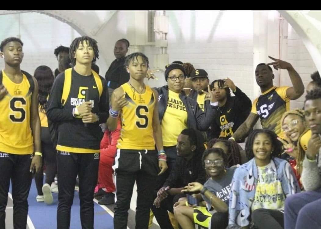 7cthethunder7's tweet photo. Scotlandville Hornets Track Family https://t.co/c9G2eD55tT