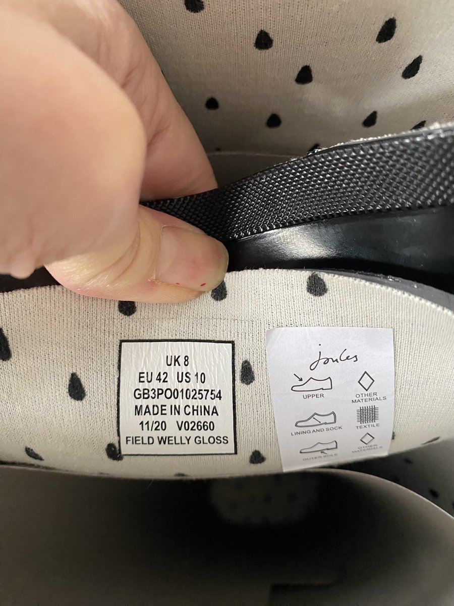 lisajape's tweet photo. @Joulesclothing you have sent me two different sized wellies! I’ve sent numerous emails tried to ring and tried to use the live chat with no success 🤷🏻‍♀️ please could you advise how this can be rectified I just need another size 6 sending to me!!! https://t.co/o50XPTVi54