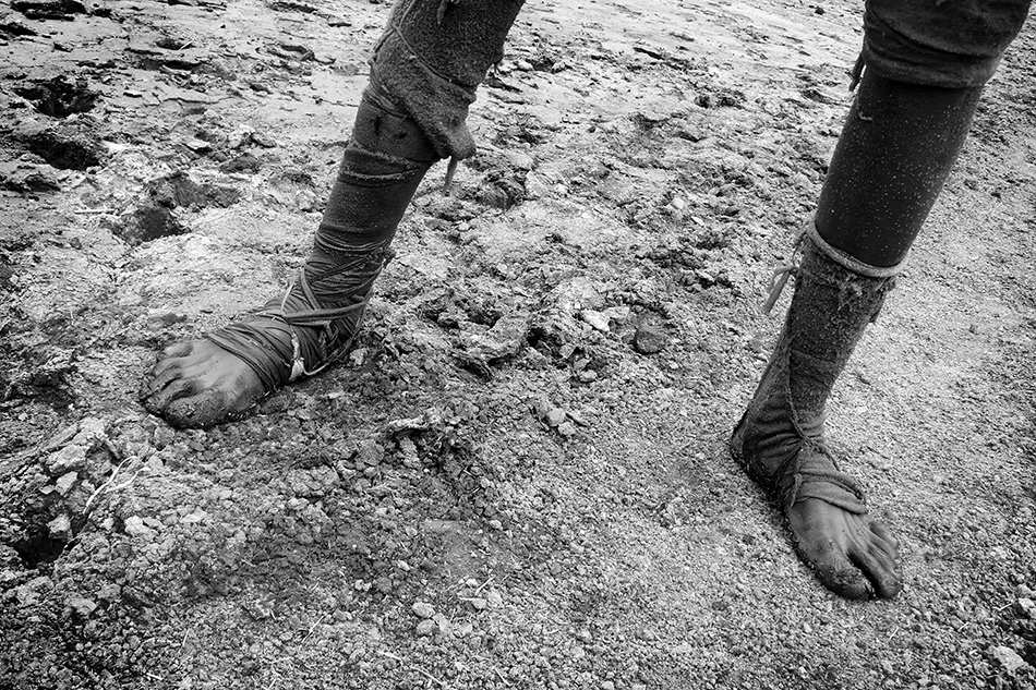 MSApadova's tweet photo. Nel sud dell’#Etiopia c’è un «buco nero» dove i #Borana si immergono quotidianamente per recuperare il loro «oro nero», il #sale. Ogni anno dal cratere di #ElSod ne vengono estratti 60 mila chilogrammi.
Di Giovanni Mereghetti
https://t.co/9IJSsgUeZr https://t.co/YJAA7haLra