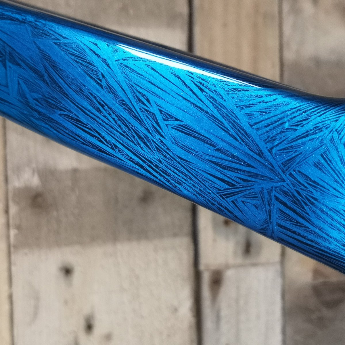 A cosmetic paint repair to the frozen effect on a Colnago V3Rs.

Our Steve did an amazing job of mastering this technique.

#colnago #cosmeticbikerepair #carbonbikerepair #bikepaintrepair #bikerespray #TargetComposites

Read full post here:
targetcomposites.co.uk/post/cosmetic-…