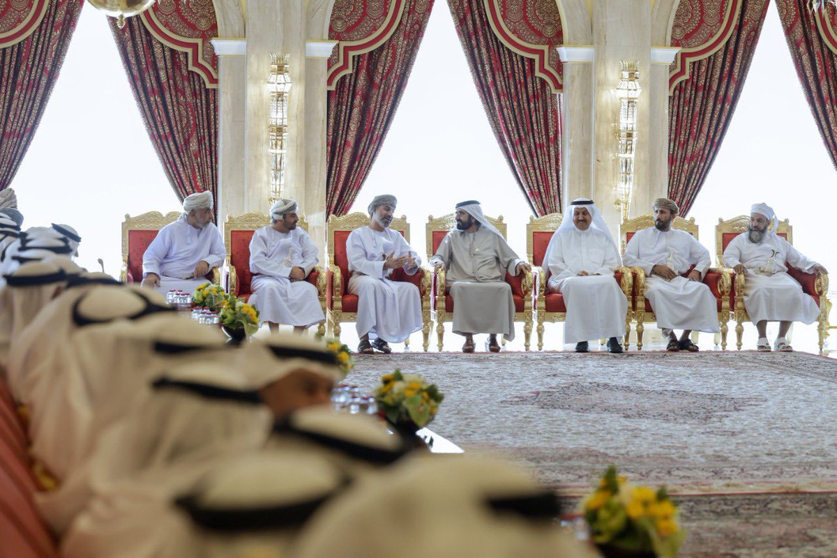 HHShkMohd's tweet photo. التقيت اليوم الشيخ خالد بن هلال المعولي رئيس مجلس الشوري العماني. عمان منا ونحن منهم.. والسنوات القادمة تحمل خيراً كثيراً للشعبين الشقيقين عبر تعاون أكبر ومشاريع مشتركة أضخم.. نسأل الله التوفيق للجميع لما فيه خير البلاد والعباد https://t.co/QUZIZyPupU