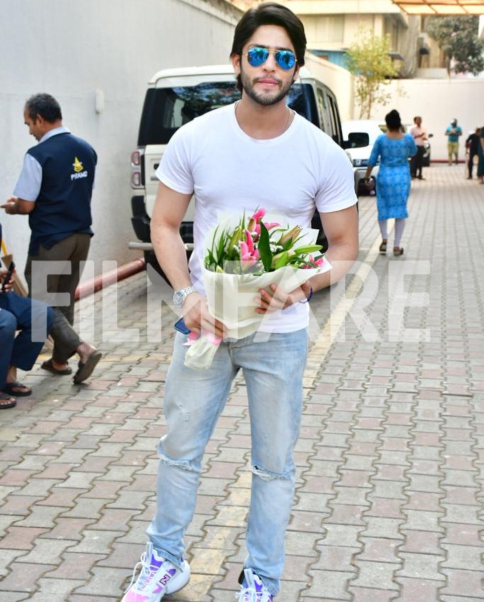 Team #IshqVishqRebound - #RohitSaraf, #PashminaRoshan and #JibraanKhan get snapped Ramesh Taurani's home.❤️