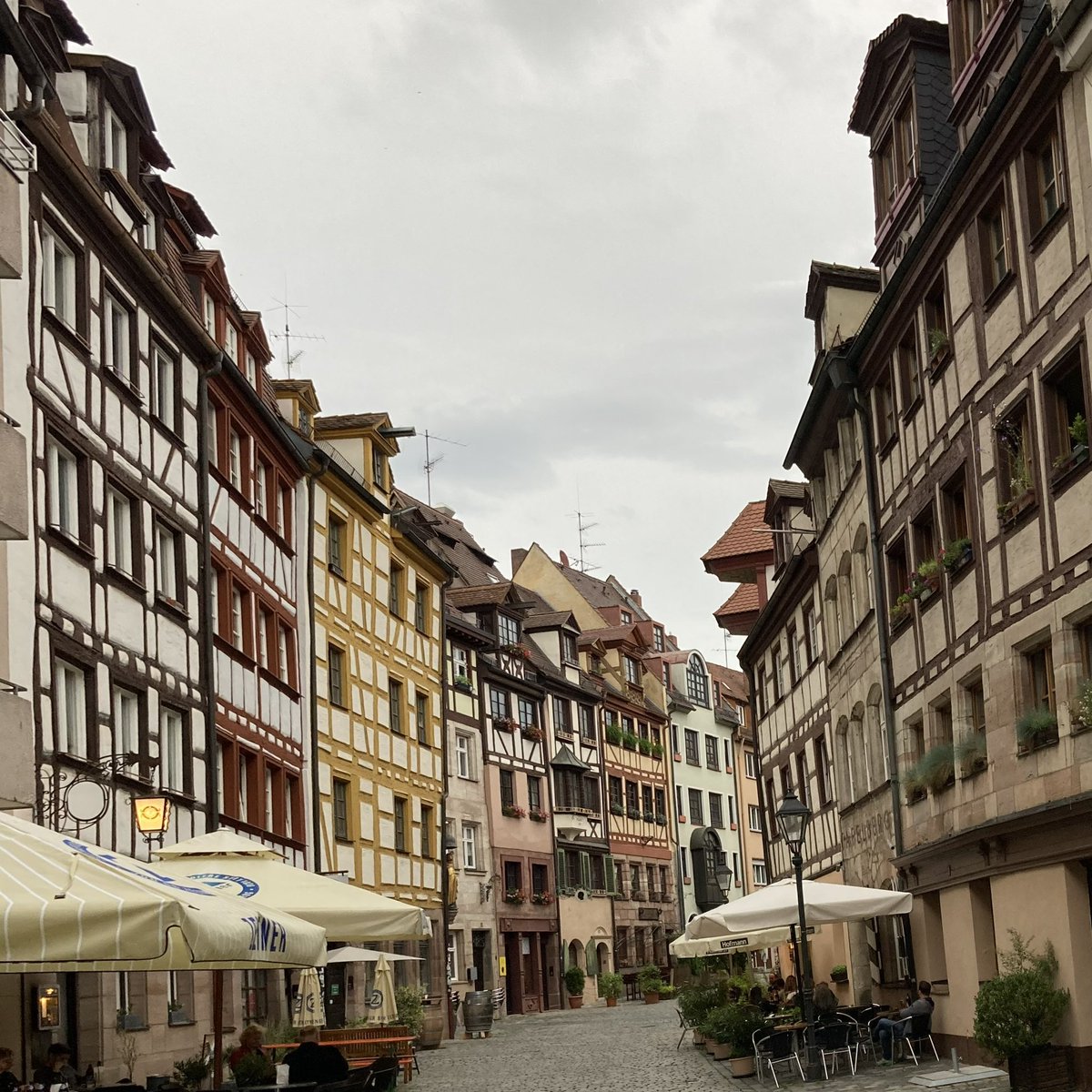 A little bit of color street Weißgerbergasse Altstadt Nürnberg 
#streetphotography #Germany 🇩🇪  #Nürnberg #bavaria #bayern #deutschland #visitgermany #traveling  #travelphotography