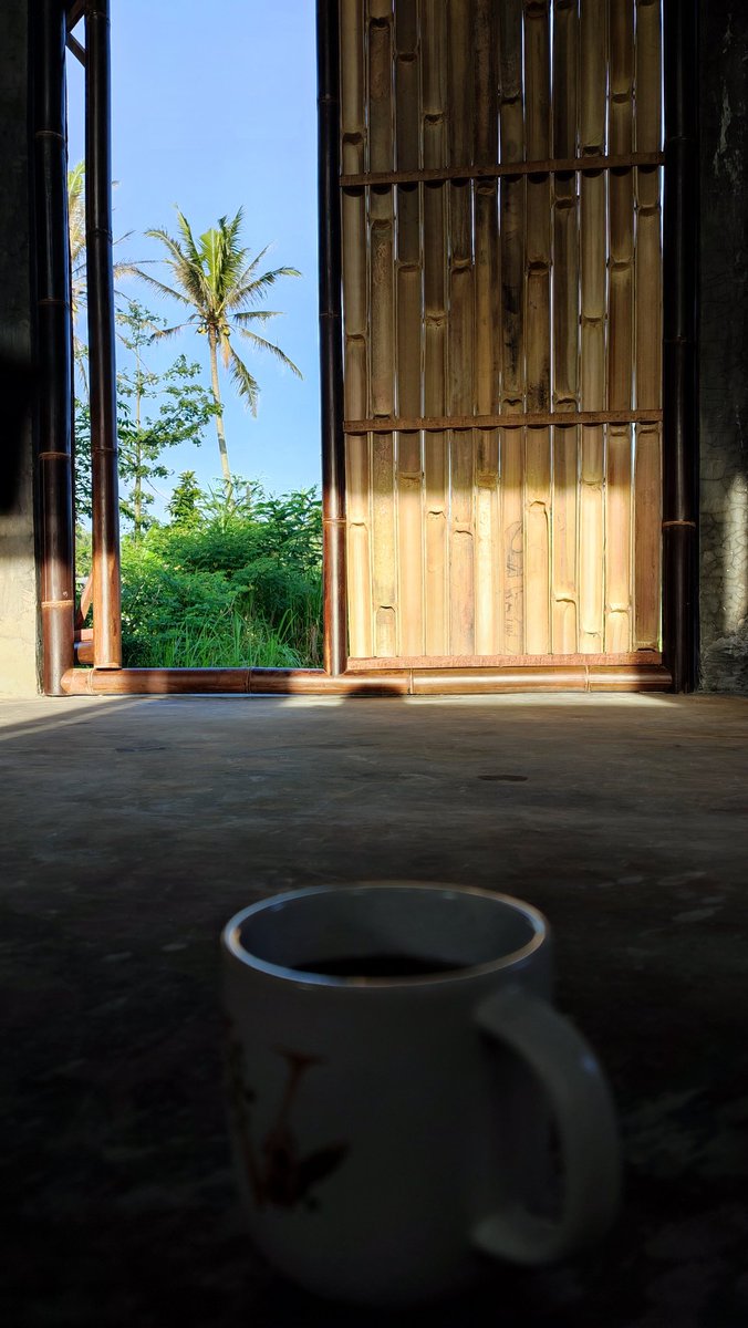 Perlahan tapi bambu. 
Akan banyak rindu

#rurallife 
#rumahkebun