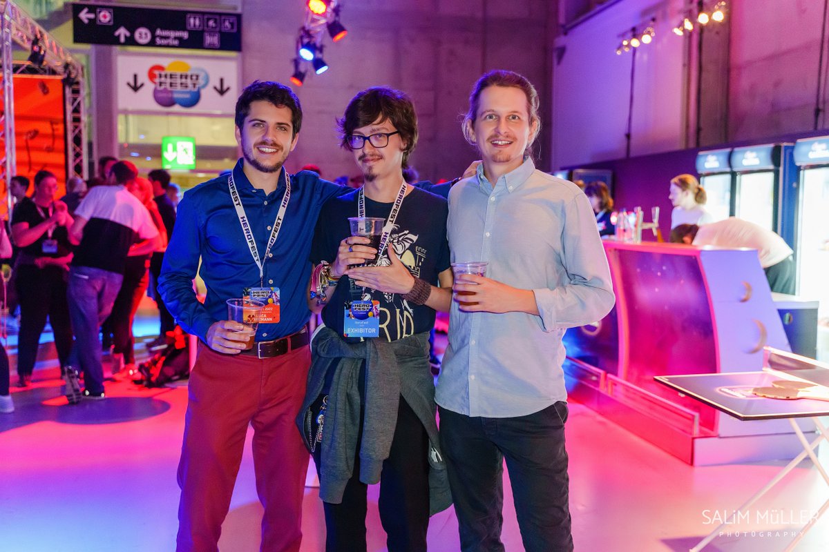 SalimMueller's tweet photo. And here are some group pictures of the 2nd night @switzerlanCH 

@Xoneris 
@LonyaGaming 
@Fizzzo42 
@Avacynfriede 
@The__Ubr 
@MYIHelder 

📸
Day 2 SwitzerLAN 2022
https://t.co/lIEs6r1MJY
📸 https://t.co/jWSqqndsrR