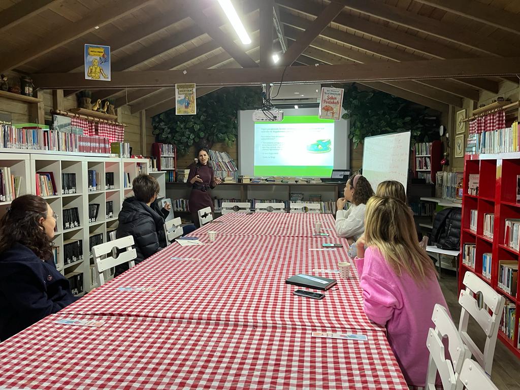 Ortaokul velilerimize "Ergen Ebeveyni Olmak- Çatışma Büyümek için Fırsattır" adlı veli atölyemizi gerçekleştirdik 🌺