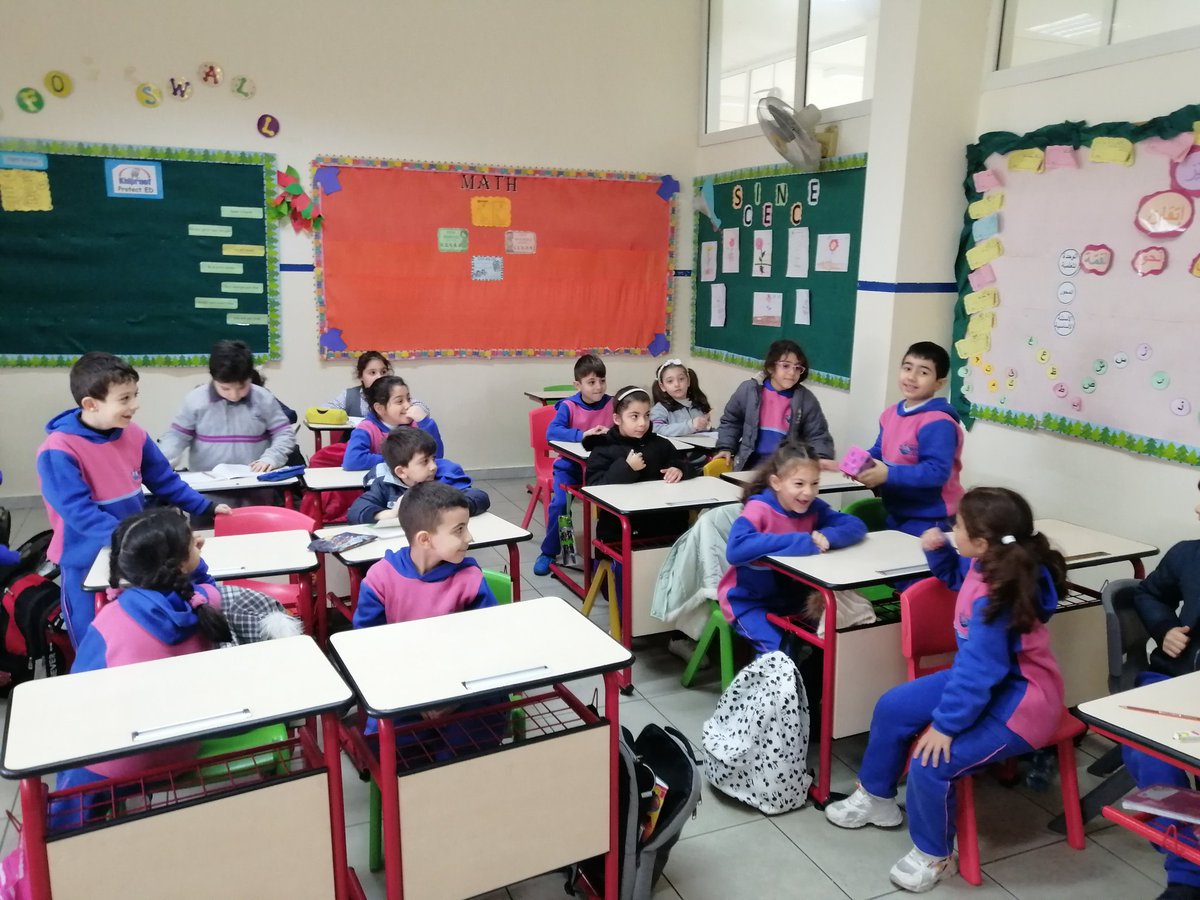 NasabRafa's tweet photo. @makdawhaschool
@MonaJalaleddine
It's the time to reflect on the vocabulary words that we've learned during the class period# wrap up dice activity # Grade 2 A https://t.co/8B9Hj0tNYv