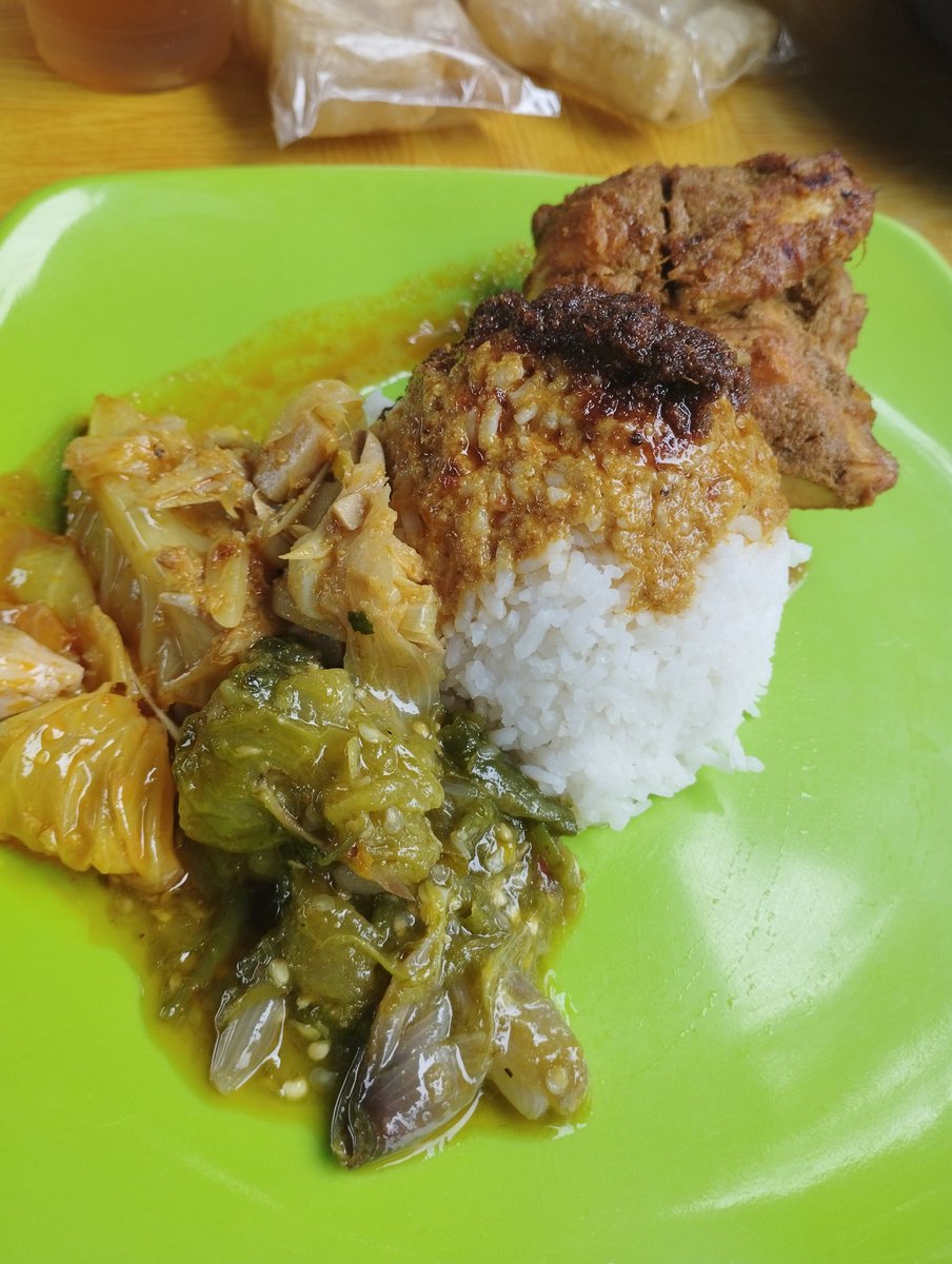 aishaazahra's tweet photo. @FOOD_FESS Masakan Uda Padang, Permata Meruya 👌😌 https://t.co/1KnE7D0L2E