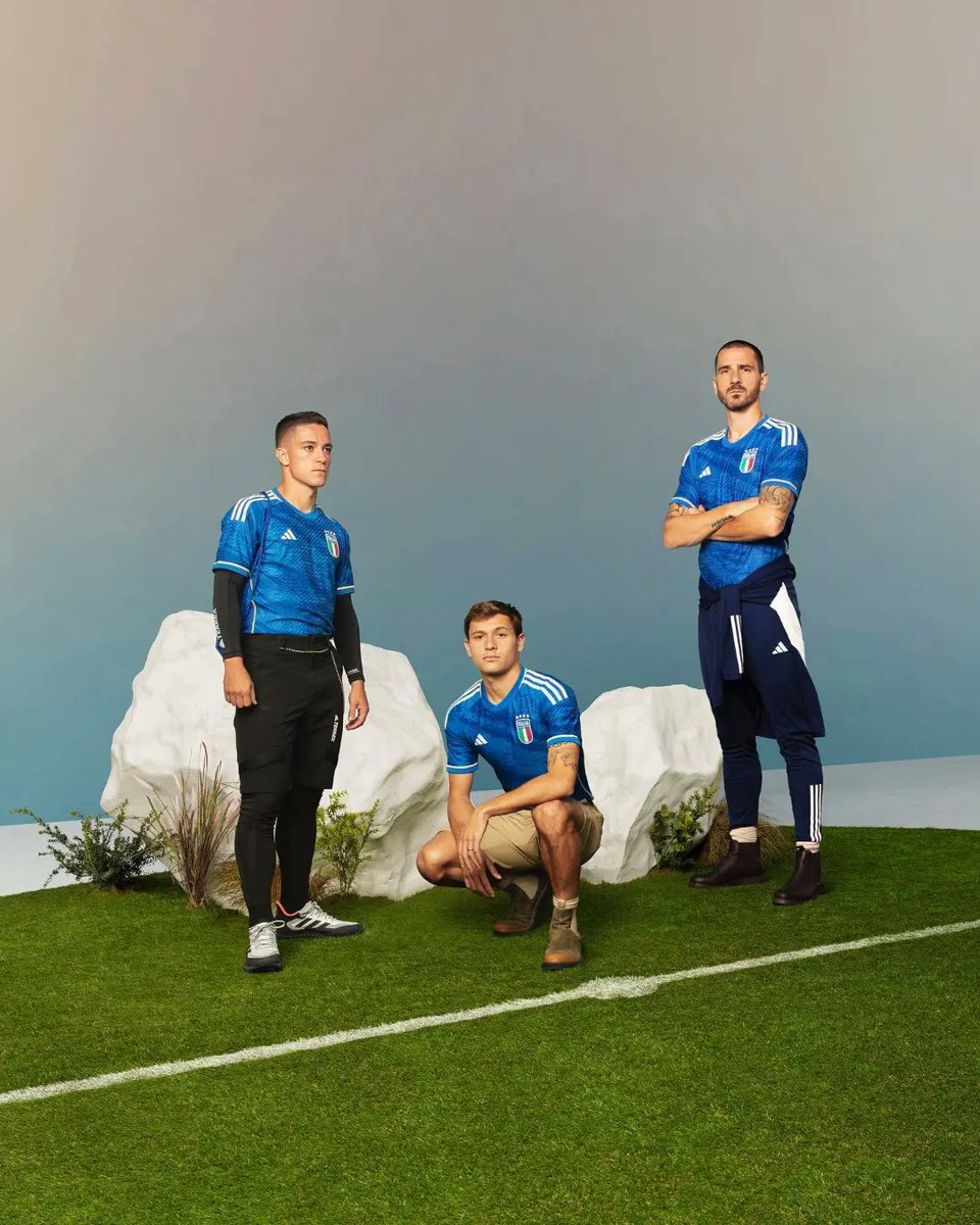 SerieA_Lawas's tweet photo. RESMI!!!

Adidas mengeluarkan jersei terbaru untuk Italia.
Desain tidak jauh berbeda dengan yang pernah bocor beberapa minggu yang lalu. https://t.co/rvkjmqiWKj