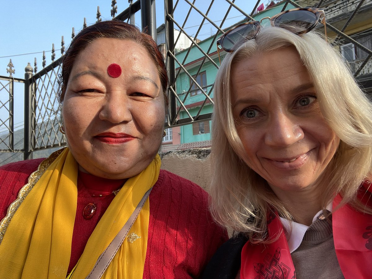 Naisten aseman parantaminen auttaa koko yhteisöä. Suomen ja YKn tasa-arvojärjestön UNWomenin avulla naisyhteisöt saavat koulutusta omistusoikeuksista ja lainsäädännöstä. Naisryhmä on yhdessä kokoaan suurempi. Maailma muuttuu askel kerrallaan. <a href="/Ulkoministerio/">MFA Finland 🇫🇮</a> <a href="/unwomennepal/">UN Women Nepal</a>