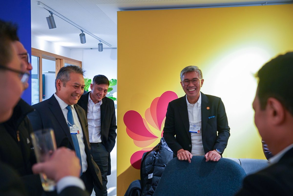 tzafrul_aziz's tweet photo. Visited Malaysia Hall in Davos, where MYβs agencies, GLCs & GLICs will host MNCs to promote Malaysia as the investment destination of choice.
This centre will also be the platform for MY companies to promote themselves on the international arena.
Good luck #TeamMY in Davos πͺ https://t.co/AcaGQWkk8Z