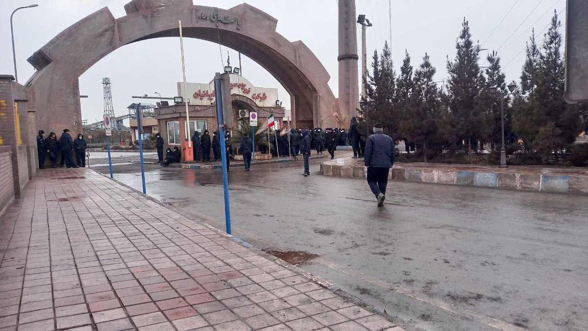 Moj061's tweet photo. مهم:
پوشش بدیدلطفاً
اخبارتاالان اعتصابات 
۱-پالایشگاه گاز ایلام
۲-میدان نفتی سیری
۳- گاز پارس جنوبی عسلویه
۴- نفت‌وگاز پارس
۵- صنعت نفت اهواز 
۶-نفت‌وگاز چشمه‌خوش
۷-نفت‌وگاز آغاجاری
۸- پ.گاز ایلام
۹- پ.گاز فجرجم
۱۰-فلات قاره قشم
۱۱- ش.مناطق مرکزی ایران
۱۲-فولاد سیرجان
#مهسا_امینی https://t.co/g4DOswpOuN