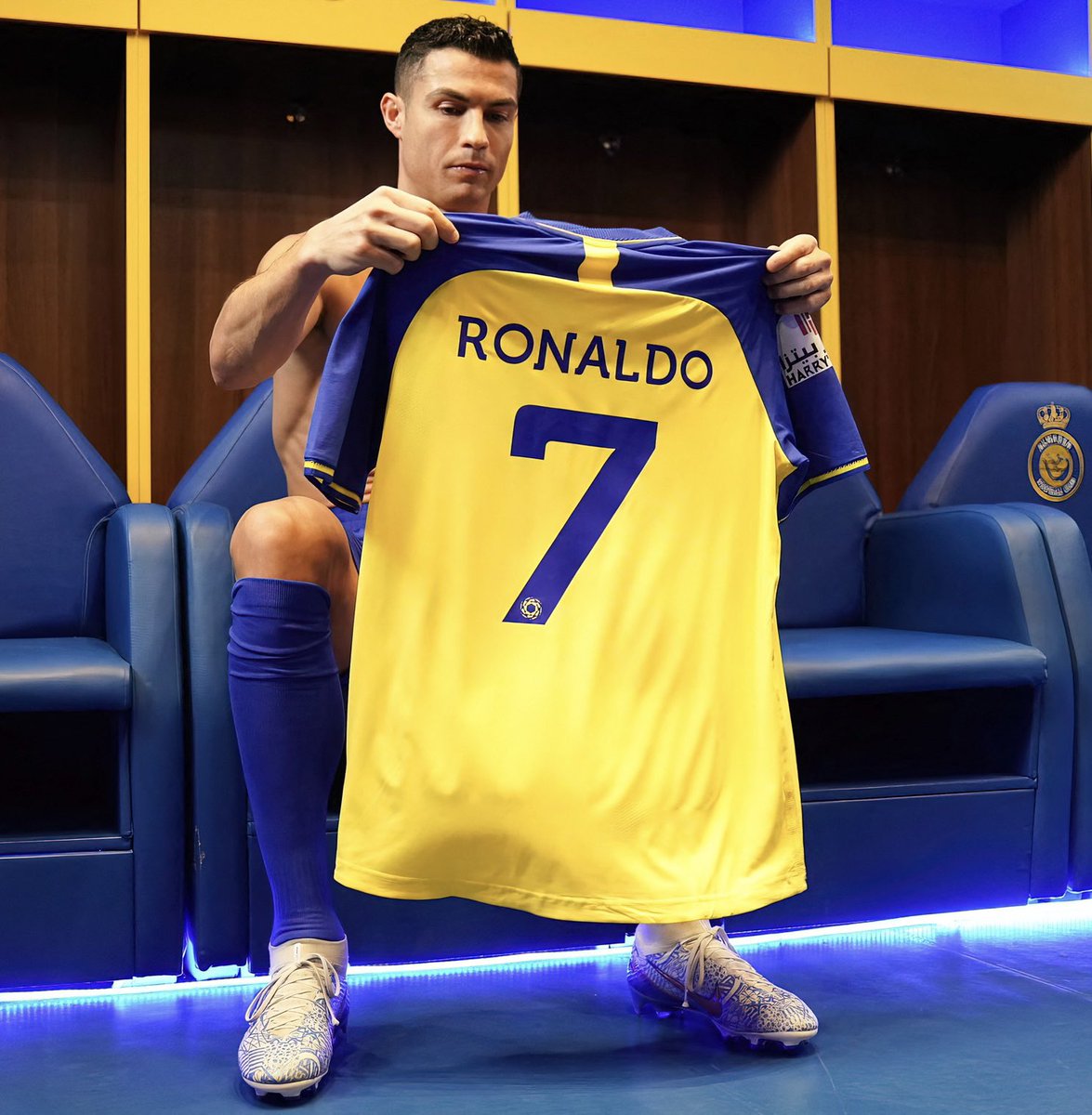 TeamCRonaldo's tweet photo. ❗Confirmed ✅

Cristiano Ronaldo will captain the side that face PSG in a friendly.

[@lequipe] https://t.co/1aaH9vhq19