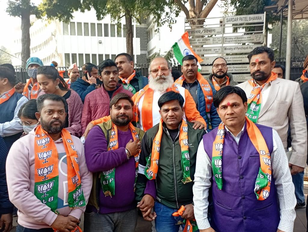 bjpsanjeevk's tweet photo. कल @BJP4India के दो दिन राष्ट्रीय कार्यकारिणी की ब��ठक में हिस्सा लेने के लिए प्रधानसेवक श्री @narendramodi जी का जो रोड शो हुआ उसमे हिस्सा लेते हुए।
@BJP4Delhi @PandaJay @alka_gurjar  @Virend_Sachdeva @ManojTiwariMP @siddharthanbjp @hdmalhotra @MohanGoelBJP @AjayMahawarBJP https://t.co/XilAou9aVW
