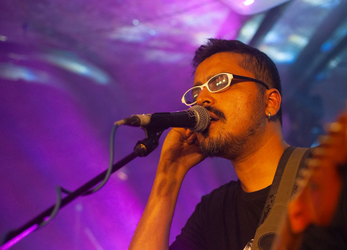 Calcutta_Times's tweet photo. City musicians put together a Pink Floyd tribute night recently

Image courtesy: Rajarshi Mukhopadhyay

#bodhisattwaghosh #gaboo #kolkatalivemusic #livemusic #tributenight #kolkatadiaries #pinkfloyd #pinkfloydfans #pinkfloydtribute https://t.co/Zio72QL4KR