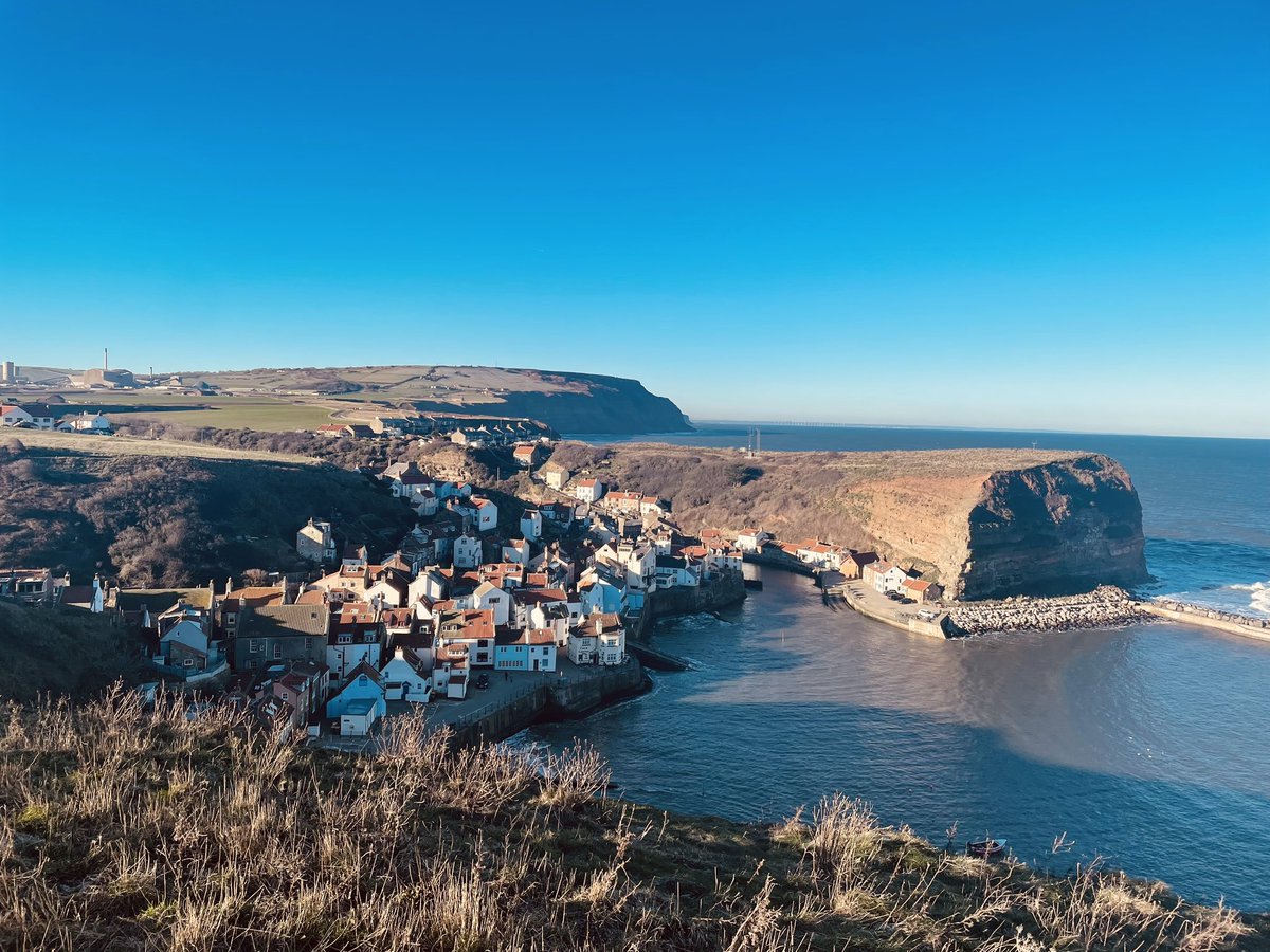 The best view ❤️🥾🐾 #walking #outdoors #staithes #NorthYorkshire #northyorks #blueskies #northyorkscoast #yorkshire #coastalvillage #villagesbythesea #january @StormHour