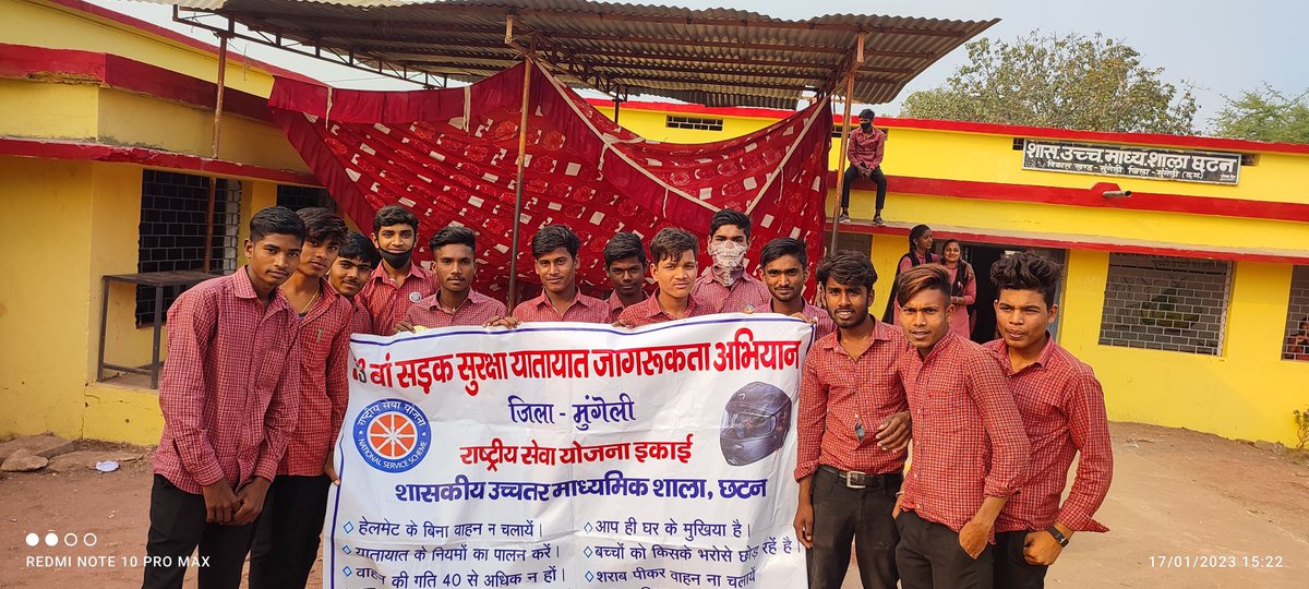 NSSchatan's tweet photo. 33Road safety awareness program me N S S ChhatanMungeli https://t.co/eZeK6FYU1u