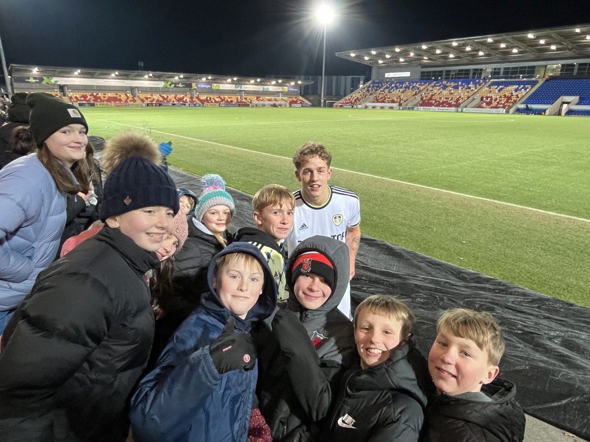 TerringtonHall's tweet photo. The boarders had a fantastic night watching @LUFC at York City FC last night. Here they are with Morten Spencer.
#weareboarders #expandinghorizons #prepschoolyork #iloveboarding https://t.co/RrN9ITDDXY