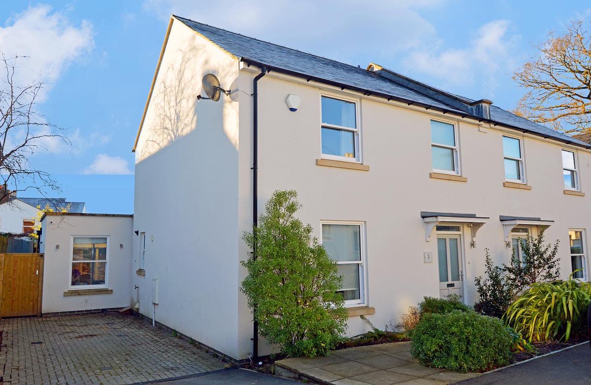 NickGriffithEA's tweet photo. A stunning, extended, family house in Charlton Kings, just a short walk from ‘outstanding’ Balcarras secondary school. Achieve your kitchen goals in this beautifully presented property, enjoying bi-folding doors to the landscaped rear garden https://t.co/x7clCV17sf #Cheltenham https://t.co/19kw0Comez
