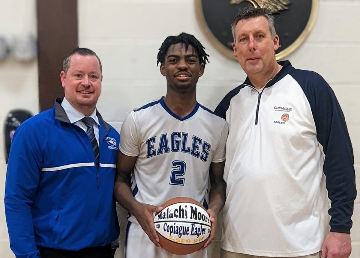 SectXISuffolk's tweet photo. Congratulations to Copiague senior Malachi Moore on reaching the career milestone of 1,500 points! https://t.co/IFnoyI63mS