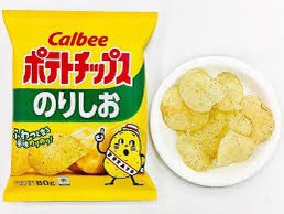 memoma_trip's tweet photo. ポテトチップスのりしお
￼
￼
セブンイレブン商品
えまって？！
どっちもカルビーだと思ってた‼︎‼︎
お馴染み青背景黄色文字って湖池屋のポテチだったんや、、、 https://t.co/AgYujLtHB1