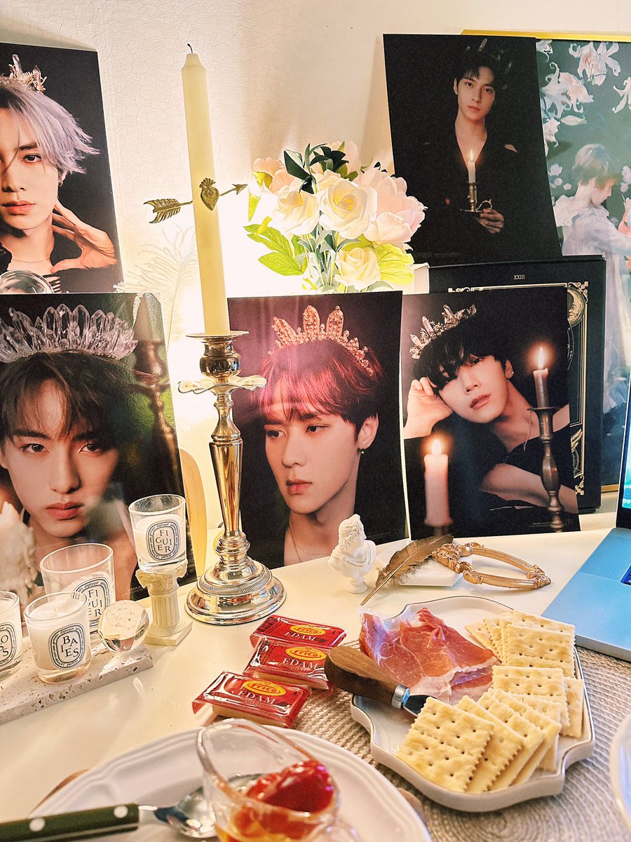 lemoncherry1010's tweet photo. 어떤여자 집에서 혼자 웨이션 4주년을 대단히 기념한듯 https://t.co/LAurFWJcsH